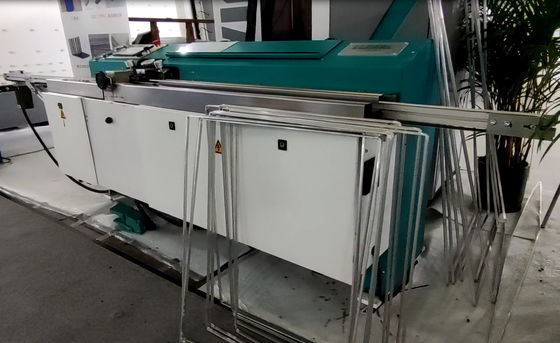Maschine zum Versiegeln von Butylkautschuk mit Hot Melt Extruder