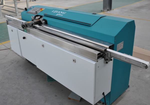 Die Art der Butylmaschine des extruders LJTB01 wird für Aluminiumdistanzscheibenrahmen gleichmäßig verbreiten mit heißem Schmelzbutyl benutzt