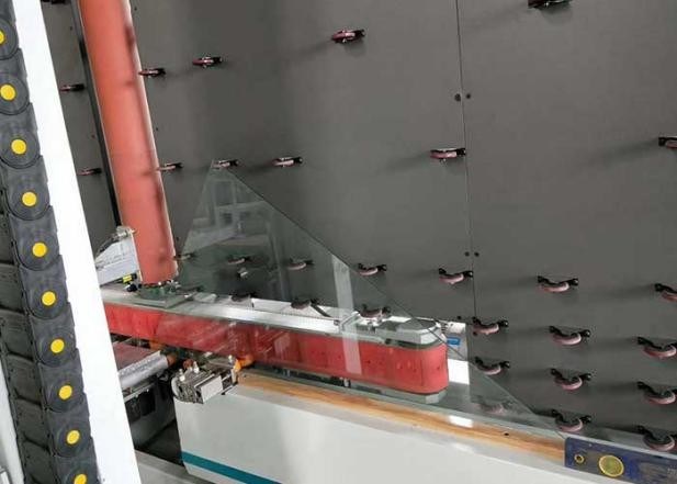 niedrige E isolierende Glasmaschinen-Doppelverglasungs-Dichtungsmittel-Pumpe 50m/min mit versiegelndem Roboter