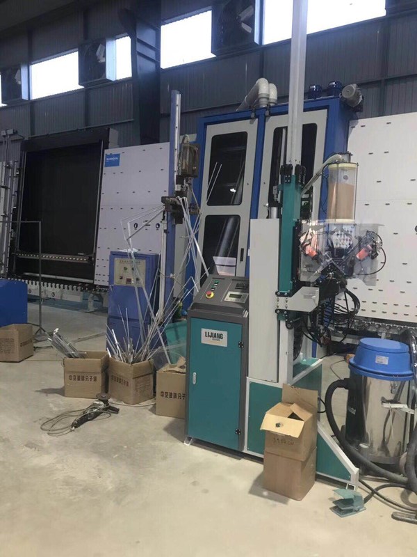 Trocknende Füllmaschine kann Aktionen von Bohrlöchern in den Distanzscheibenrahmen automatisch automatisch erzielen