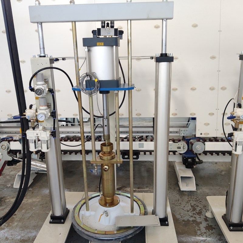 Automatisches vertikales Doppelt-Glas isolierte versiegelnde Roboter-Glasmaschine für die Dichtungsmittel-ausgebreitete Verarbeitung