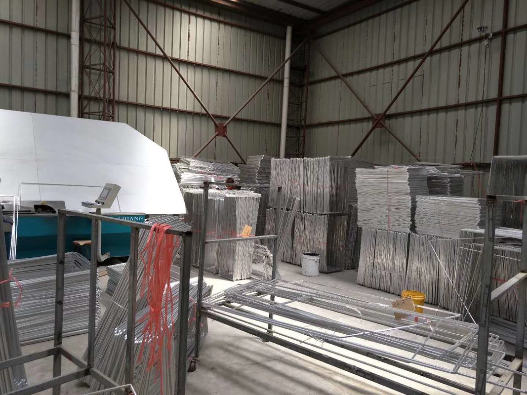 Farbe fertigte genaue Distanzscheiben-verbiegende Maschine des Winkel-±0.5mm besonders an