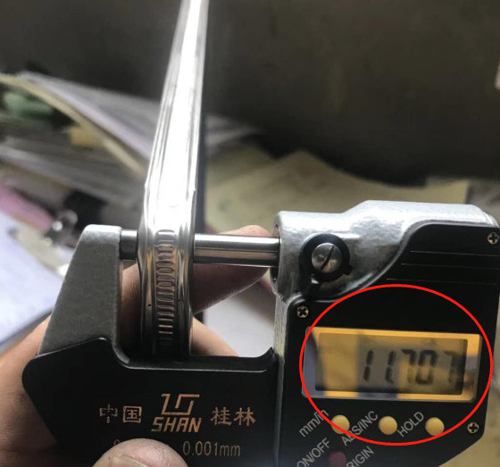 Farbe fertigte genaue Distanzscheiben-verbiegende Maschine des Winkel-±0.5mm besonders an