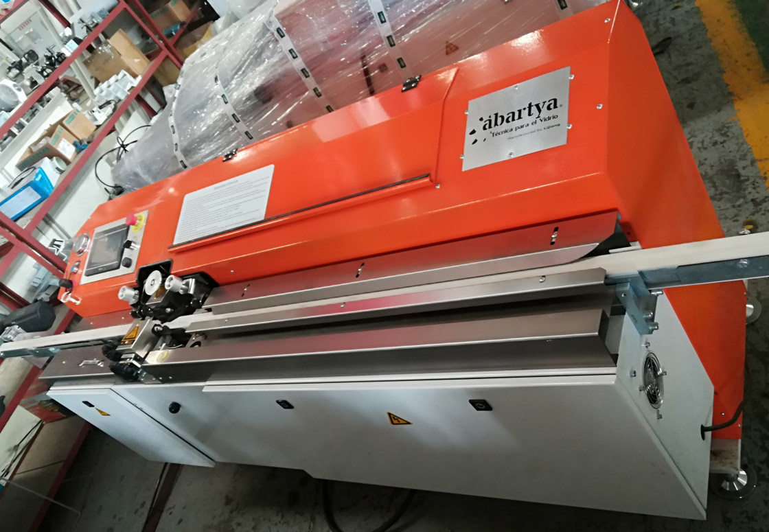 Automatische heiße Schmelzbutylmaschine mit großem Butylfaß für doppelte Glasmaschine